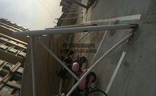 出現倒塌事故的膜結構車棚