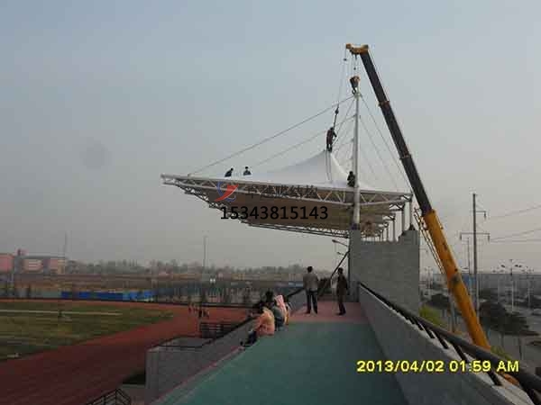 來鳳<font color='red'>膜結構看臺</font>雨棚生產設計安裝