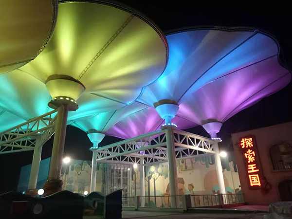 穹頂式景觀膜結構在商業(yè)街的運用