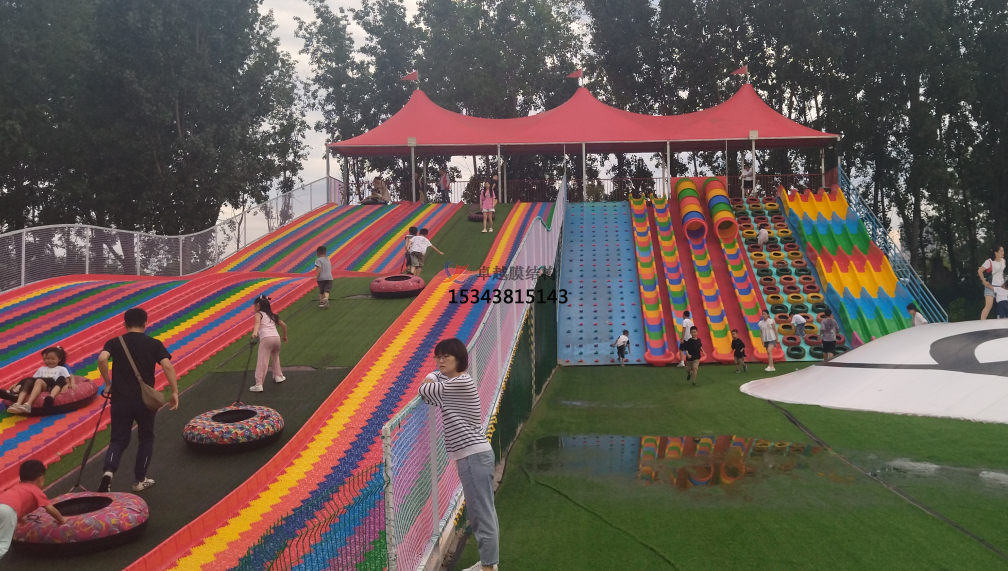 鶴壁滑世界橘紅色<font color='red'>張拉膜結構</font>生產