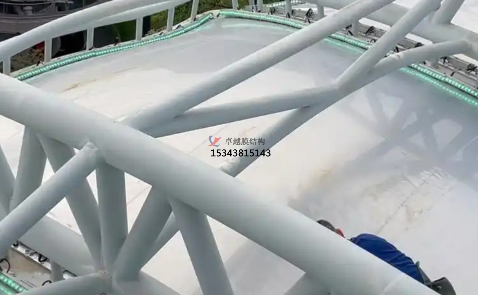 下雨天膜結構搭建怎么做
